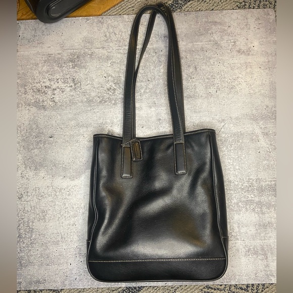 Coach Handbags - Authentic Vintage Coach A2S-7776 Hampton Lunch Tote Black Leather